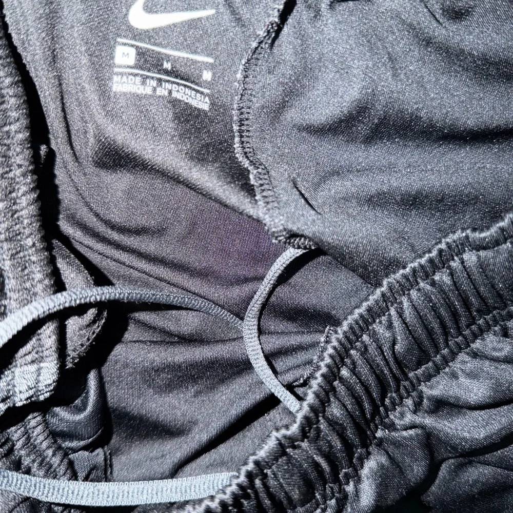 Nike Epic Training Pant Unisex Size Medium Black 836120-020 Running Jogging - Picture 3 of 5